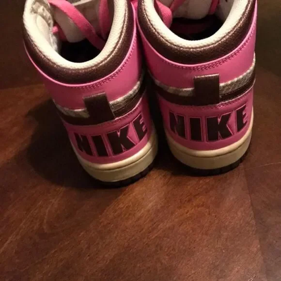 Nike Women's Pink and Tan Trainers - Picture 3 of 4
